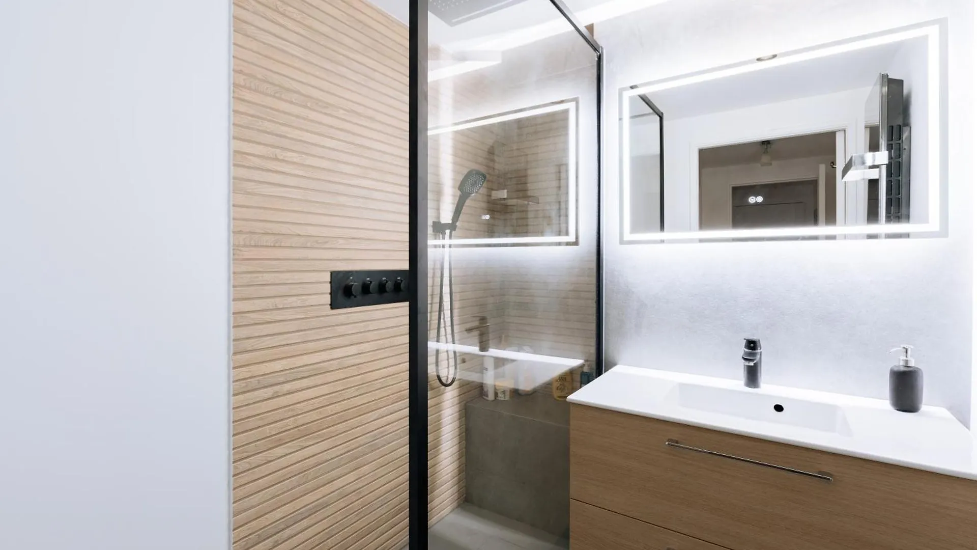 Le Marais - Modern Design Apartment Parijs